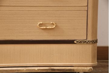 中古　美品　大阪泉州　衣装盆付き　黒檀のアクセントが粋な雰囲気を醸し出す総桐箪笥ローボード(桐たんす、収納箪笥、引き出し、ローチェスト)(R-081411)
