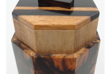 黒柿材　八角　杢目を生かしたデザインが目を引く茶筒(棗、茶入れ、茶器、煎茶、茶道具、木製)(R-081418)