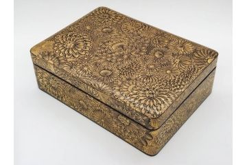 輪島塗　総沈金彫　菊花文　木製　絢爛豪華な文箱(金彩、書道具、硯箱、手許箱、小物入れ、漆器、漆芸)(R-081419)