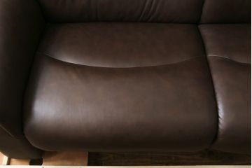 中古　美品　EKORNES(エコーネス)社　Stressless(ストレスレス)　リバティ ハイバック　クラシカルな佇まいの2人掛けソファ(ラブシート、二人掛け、2P、ラブソファ、2シーター)(定価約60万円)(R-081429)