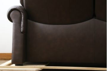 中古　美品　EKORNES(エコーネス)社　Stressless(ストレスレス)　リバティ ハイバック　クラシカルな佇まいの2人掛けソファ(ラブシート、二人掛け、2P、ラブソファ、2シーター)(定価約60万円)(R-081429)