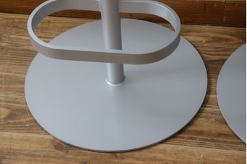 中古　短期展示品　美品　Cassinaixc.(カッシーナイクスシー)　Boomerang(ブーメラン)　シンプルで上品な佇まいが魅力のカウンターチェア2脚セット(回転椅子、ハイチェア、アームレスチェア、店舗什器、バラ売り可能)(R-081430)