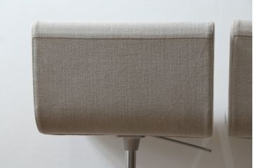 中古　短期展示品　美品　Cassinaixc.(カッシーナイクスシー)　Boomerang(ブーメラン)　シンプルで上品な佇まいが魅力のカウンターチェア2脚セット(回転椅子、ハイチェア、アームレスチェア、店舗什器、バラ売り可能)(R-081430)