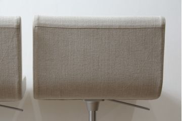 中古　短期展示品　美品　Cassinaixc.(カッシーナイクスシー)　Boomerang(ブーメラン)　シンプルで上品な佇まいが魅力のカウンターチェア2脚セット(回転椅子、ハイチェア、アームレスチェア、店舗什器、バラ売り可能)(R-081430)