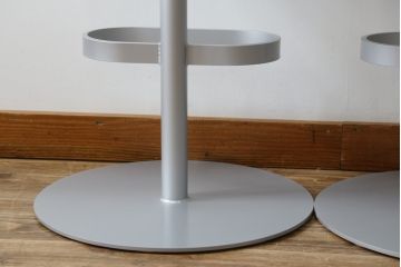 中古　短期展示品　美品　Cassinaixc.(カッシーナイクスシー)　Boomerang(ブーメラン)　シンプルで上品な佇まいが魅力のカウンターチェア2脚セット(回転椅子、ハイチェア、アームレスチェア、店舗什器、バラ売り可能)(R-081430)
