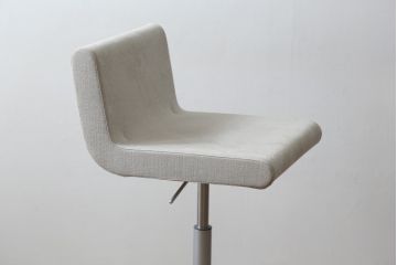 中古　短期展示品　美品　Cassinaixc.(カッシーナイクスシー)　Boomerang(ブーメラン)　シンプルで上品な佇まいが魅力のカウンターチェア(回転椅子、ハイチェア、アームレスチェア、店舗什器)(R-081431)