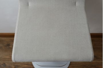 中古　短期展示品　美品　Cassinaixc.(カッシーナイクスシー)　Boomerang(ブーメラン)　シンプルで上品な佇まいが魅力のカウンターチェア(回転椅子、ハイチェア、アームレスチェア、店舗什器)(R-081431)