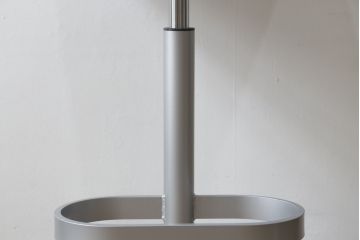 中古　短期展示品　美品　Cassinaixc.(カッシーナイクスシー)　Boomerang(ブーメラン)　シンプルで上品な佇まいが魅力のカウンターチェア(回転椅子、ハイチェア、アームレスチェア、店舗什器)(R-081431)