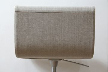 中古　短期展示品　美品　Cassinaixc.(カッシーナイクスシー)　Boomerang(ブーメラン)　シンプルで上品な佇まいが魅力のカウンターチェア(回転椅子、ハイチェア、アームレスチェア、店舗什器)(R-081431)
