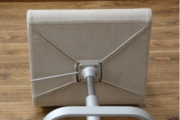 中古　短期展示品　美品　Cassinaixc.(カッシーナイクスシー)　Boomerang(ブーメラン)　シンプルで上品な佇まいが魅力のカウンターチェア(回転椅子、ハイチェア、アームレスチェア、店舗什器)(R-081431)