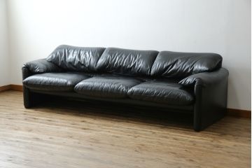 中古　リプロダクト品　Cassina(カッシーナ)　MARALUNGA(マラルンガ)　本革(レザー)　ブラックカラーが高級感を高める3人掛けソファ(三人掛け、3Pソファ)(R-081433)