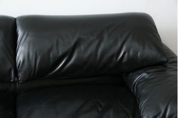 中古　リプロダクト品　Cassina(カッシーナ)　MARALUNGA(マラルンガ)　本革(レザー)　ブラックカラーが高級感を高める3人掛けソファ(三人掛け、3Pソファ)(R-081433)