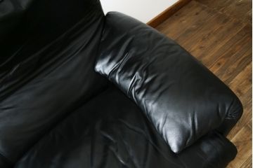 中古　リプロダクト品　Cassina(カッシーナ)　MARALUNGA(マラルンガ)　本革(レザー)　ブラックカラーが高級感を高める3人掛けソファ(三人掛け、3Pソファ)(R-081433)