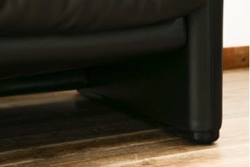 中古　リプロダクト品　Cassina(カッシーナ)　MARALUNGA(マラルンガ)　本革(レザー)　ブラックカラーが高級感を高める3人掛けソファ(三人掛け、3Pソファ)(R-081433)