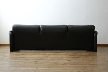 中古　リプロダクト品　Cassina(カッシーナ)　MARALUNGA(マラルンガ)　本革(レザー)　ブラックカラーが高級感を高める3人掛けソファ(三人掛け、3Pソファ)(R-081433)