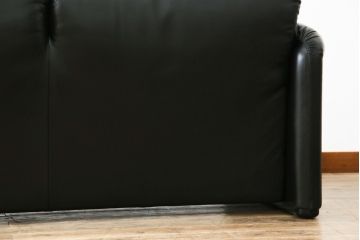 中古　リプロダクト品　Cassina(カッシーナ)　MARALUNGA(マラルンガ)　本革(レザー)　ブラックカラーが高級感を高める3人掛けソファ(三人掛け、3Pソファ)(R-081433)