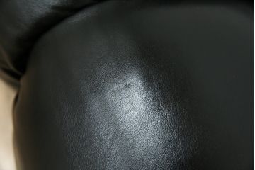 中古　リプロダクト品　Cassina(カッシーナ)　MARALUNGA(マラルンガ)　本革(レザー)　ブラックカラーが高級感を高める3人掛けソファ(三人掛け、3Pソファ)(R-081433)