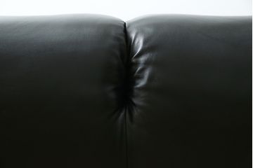 中古　リプロダクト品　Cassina(カッシーナ)　MARALUNGA(マラルンガ)　本革(レザー)　ブラックカラーが高級感を高める3人掛けソファ(三人掛け、3Pソファ)(R-081433)