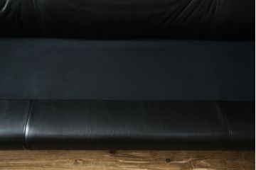 中古　リプロダクト品　Cassina(カッシーナ)　MARALUNGA(マラルンガ)　本革(レザー)　ブラックカラーが高級感を高める3人掛けソファ(三人掛け、3Pソファ)(R-081433)
