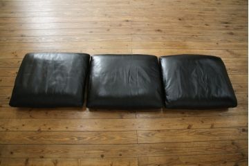中古　リプロダクト品　Cassina(カッシーナ)　MARALUNGA(マラルンガ)　本革(レザー)　ブラックカラーが高級感を高める3人掛けソファ(三人掛け、3Pソファ)(R-081433)