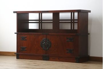 中古　美品　岩谷堂箪笥　和モダンな空間づくりにおすすめの飾り棚(陳列棚、収納棚、戸棚、茶棚)(R-081438)