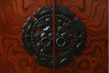 中古　美品　岩谷堂箪笥　和モダンな空間づくりにおすすめの飾り棚(陳列棚、収納棚、戸棚、茶棚)(R-081438)