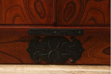 中古　美品　岩谷堂箪笥　和モダンな空間づくりにおすすめの飾り棚(陳列棚、収納棚、戸棚、茶棚)(R-081438)