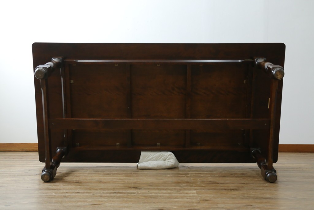 中古　特大サイズ　希少な廃番品　北海道民芸家具　洗練されたデザインが魅力のダイニングテーブル　(R-081440)