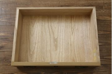 中古　珍しいデザイン　引き出し7杯付き　光彦刻　彫刻入りの金具と凛とした佇まいが魅力的な加茂総桐箪笥(胴厚、四方丸、総桐たんす、和タンス、収納箪笥、衣装箪笥、着物箪笥)(定価推定150万円)(R-081441)