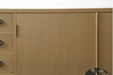 中古　珍しいデザイン　引き出し7杯付き　光彦刻　彫刻入りの金具と凛とした佇まいが魅力的な加茂総桐箪笥(胴厚、四方丸、総桐たんす、和タンス、収納箪笥、衣装箪笥、着物箪笥)(定価推定150万円)(R-081441)