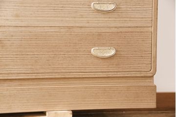 中古　上品な雰囲気漂う加茂総桐箪笥・下段(並厚、四方丸、総桐たんす、衣装箪笥、ローチェスト、サイドチェスト)(R-081444)