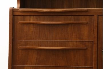 デンマークビンテージ　チーク材　木の温もりとスタイリッシュで飽きのこないデザインが魅力のライティングビューロー(簿記机、在宅ワーク、在宅用デスク、ワークデスク、北欧、ヴィンテージ)(R-081445)