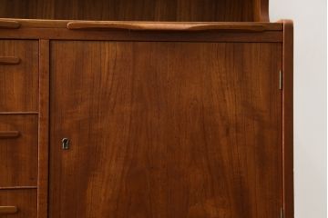 デンマークビンテージ　チーク材　木の温もりとスタイリッシュで飽きのこないデザインが魅力のライティングビューロー(簿記机、在宅ワーク、在宅用デスク、ワークデスク、北欧、ヴィンテージ)(R-081445)
