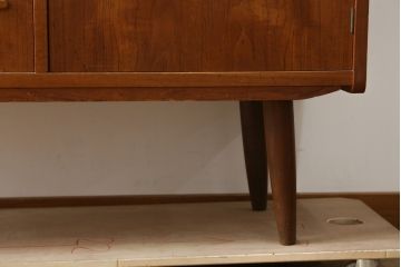 デンマークビンテージ　チーク材　木の温もりとスタイリッシュで飽きのこないデザインが魅力のライティングビューロー(簿記机、在宅ワーク、在宅用デスク、ワークデスク、北欧、ヴィンテージ)(R-081445)