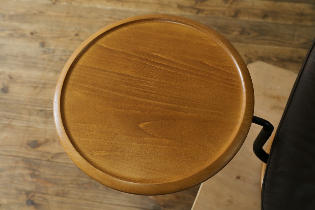 中古　美品　EKORNES(エコーネス)　本革(レザー)　オットマン付き　一番人気のロングセラー商品!!スイングテーブルとコンピューターテーブル付きストレスレス レノ クラシック(L)　定価約60万円　(R-081446)