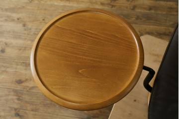 中古　美品　EKORNES(エコーネス)　本革(レザー)　オットマン付き　一番人気のロングセラー商品!!スイングテーブルとコンピューターテーブル付きストレスレス レノ クラシック(L)　定価約60万円　(R-081446)