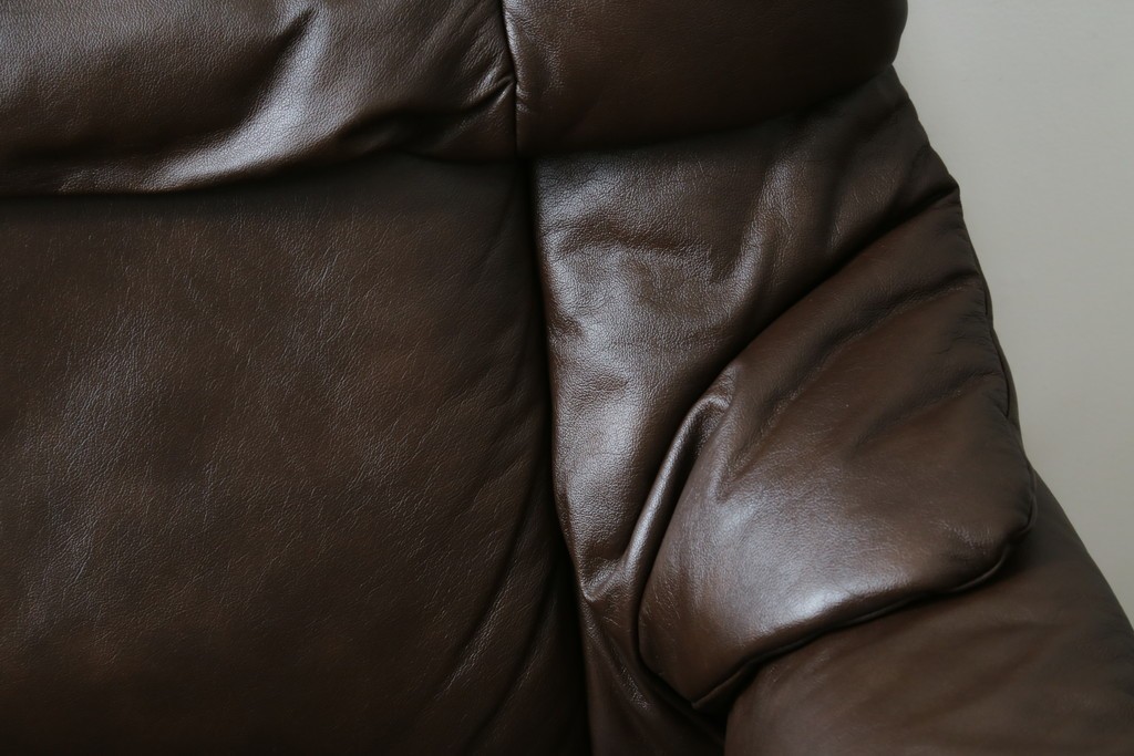 中古　美品　EKORNES(エコーネス)　本革(レザー)　オットマン付き　一番人気のロングセラー商品!!スイングテーブルとコンピューターテーブル付きストレスレス レノ クラシック(L)　定価約60万円　(R-081446)