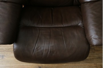 中古　美品　EKORNES(エコーネス)　本革(レザー)　オットマン付き　一番人気のロングセラー商品!!スイングテーブルとコンピューターテーブル付きストレスレス レノ クラシック(L)　定価約60万円　(R-081446)