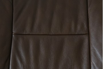 中古　美品　EKORNES(エコーネス)　本革(レザー)　オットマン付き　一番人気のロングセラー商品!!スイングテーブルとコンピューターテーブル付きストレスレス レノ クラシック(L)　定価約60万円　(R-081446)
