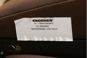 中古　美品　EKORNES(エコーネス)　本革(レザー)　オットマン付き　一番人気のロングセラー商品!!スイングテーブルとコンピューターテーブル付きストレスレス レノ クラシック(L)(レザー、アームチェア、リクライニングチェア、椅子、一人掛けソファ、1Pソファ)(定価約60万円)(R-081446)