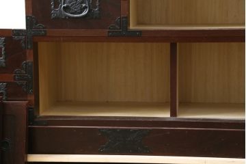 中古　民芸家具　存在感のある大ぶりな金具付きの階段箪笥(民芸箪笥、和箪笥、整理たんす、収納タンス、引き出し)(R-081447)