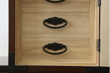 中古　民芸家具　存在感のある大ぶりな金具付きの階段箪笥(民芸箪笥、和箪笥、整理たんす、収納タンス、引き出し)(R-081447)