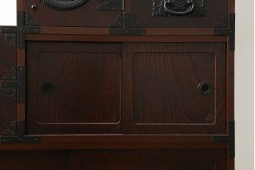中古　民芸家具　存在感のある大ぶりな金具付きの階段箪笥(民芸箪笥、和箪笥、整理たんす、収納タンス、引き出し)(R-081447)