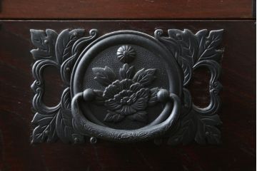中古　民芸家具　存在感のある大ぶりな金具付きの階段箪笥(民芸箪笥、和箪笥、整理たんす、収納タンス、引き出し)(R-081447)