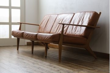 中古　美品　希少な廃番品　ACME Furniture(アクメファニチャー)　DELMAR(デルマー)　使い込まれた本革(レザー)がヴィンテージスタイルによく馴染む3人掛けソファ(三人掛けソファ、3P、トリプルソファ)(定価約30万円)(R-081448)
