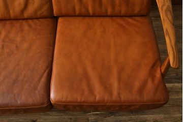 中古　美品　希少な廃番品　ACME Furniture(アクメファニチャー)　DELMAR(デルマー)　使い込まれた本革(レザー)がヴィンテージスタイルによく馴染む3人掛けソファ(三人掛けソファ、3P、トリプルソファ)(定価約30万円)(R-081448)