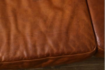 中古　美品　希少な廃番品　ACME Furniture(アクメファニチャー)　DELMAR(デルマー)　使い込まれた本革(レザー)がヴィンテージスタイルによく馴染む3人掛けソファ(三人掛けソファ、3P、トリプルソファ)(定価約30万円)(R-081448)
