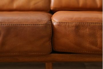 中古　美品　希少な廃番品　ACME Furniture(アクメファニチャー)　DELMAR(デルマー)　使い込まれた本革(レザー)がヴィンテージスタイルによく馴染む3人掛けソファ(三人掛けソファ、3P、トリプルソファ)(定価約30万円)(R-081448)