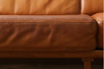 中古　美品　希少な廃番品　ACME Furniture(アクメファニチャー)　DELMAR(デルマー)　使い込まれた本革(レザー)がヴィンテージスタイルによく馴染む3人掛けソファ(三人掛けソファ、3P、トリプルソファ)(定価約30万円)(R-081448)