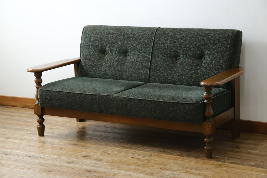中古　美品　国産　職人手作り　カントリーハウス　Brugge(ブルージュ)　大正ロマンなお部屋にも馴染むクラシカルな挽き物脚デザインがお洒落な2Pソファ　定価約35万円　(R-081449)